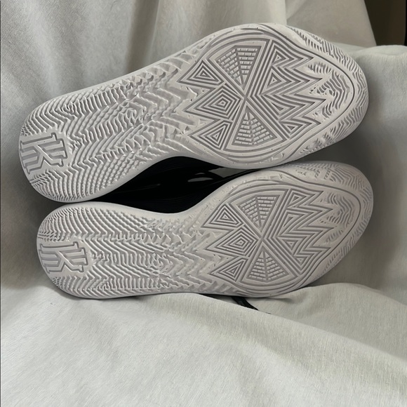 Nike Kyrie Flytrap Black and White Athletic Sneakers - Picture 5 of 6